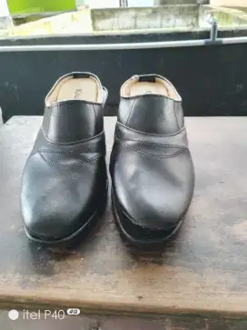 Sepatu wanita kondangan