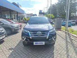 Low KM Toyota Fortuner Hitam 2.7 4x2 SRZ TRD -AT 2019 BJY