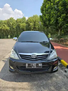 Dijual Cepat,Mobil Keluarga,Toyota Kijang Innova 2010/2011,Hitam mulus
