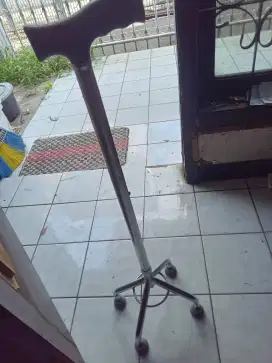Jual tongkat kaki 4 bekas siap pakai
