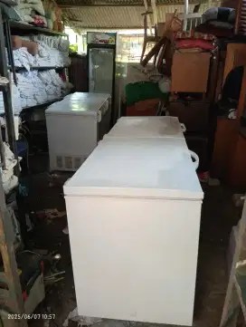 2 unit frezerbok kapsitas 550 ltr/700 ltr merk REFRIGOSTAR
