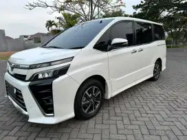 Toyota Voxy 2.0 Matic 2018 Putih Mulus