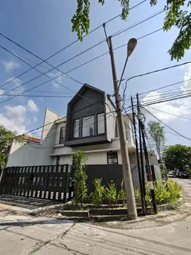 Baru Gress‼️Rumah Scandinavian Babatan Pantai Hook