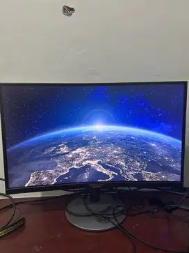 Monitor Curved MSI MP242C.
