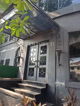 Rumah Luas Depan Jalan Raya Strategis Di Pulo Jakarta Selatan