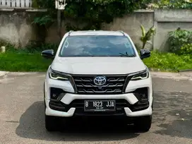 Fortuner VRZ 2.4 GR 4x2 AT 2022 Putih