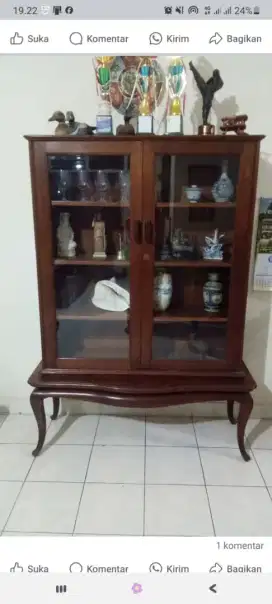 Lemari Pajang Antik