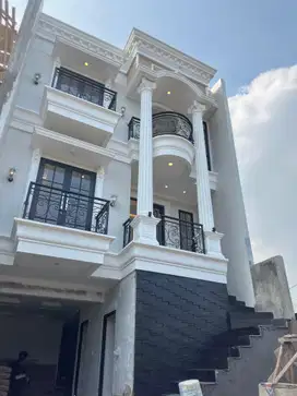 RUMAH BARU MEWAH AKSES STRATEGIS DI PEJATEN BARAT