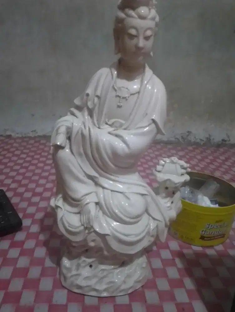 Patung dewi kwan im