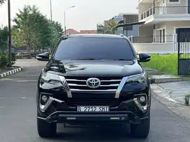 Fortuner VRZ 2.4 AT 2016 Hitam