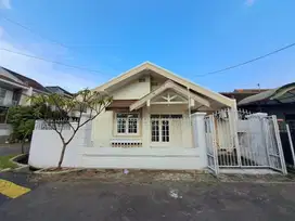 DIJUAL RUMAH SIAP HUNI Sutorejo Baru Renovasi!
