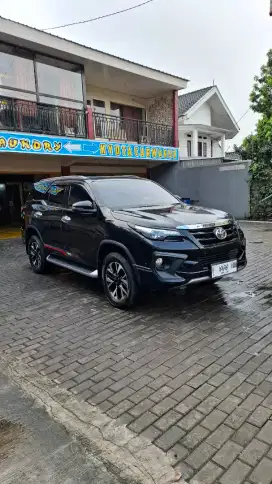 Fortuner vrz trd tahun 2019 km 25rb fullset