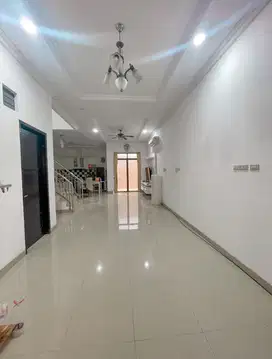 DI SEWAKAN RUMAH & LOKASI BAGUS DI KOMPLEKS THI JELAMBAR