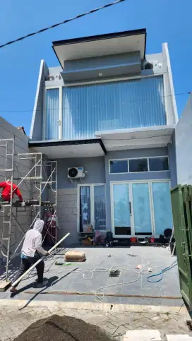 DISEWAKAN MURAH RUMAH GREENLAKE WONOREJO RUNGKUT  2.5 LANTAI