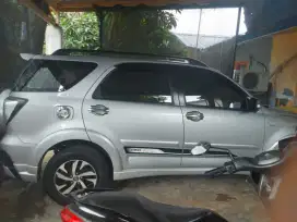 Di jual Mobil Toyota Rush Matic 2015