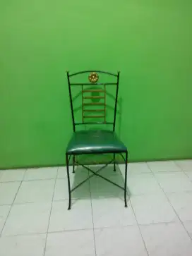 Kursi besi resto