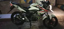 Jual motor cb 150 r tahun 2014 mesin masih orian jarang pake