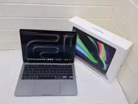 Macbook Pro  M1 2020/SSD 256 GB RAM 8 GB Touchbar IBox Fullset