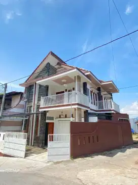 Vila Modern 2 Lantai Bonus Perabot Jl Metro