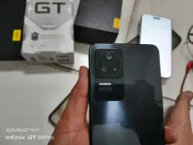poco f4 8/256 fullset barang apik mulus trima TT