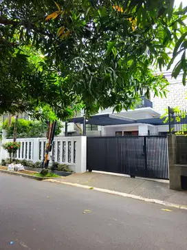 Bangunan Bersih, Terawat. Dekat Antasari. Rumah Dijual Cilandak Barat