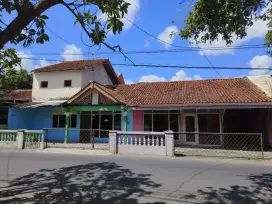 Rumah pinggir jln ramai, cocok utk usaha, Kebumen, jual cepat, 202 m²