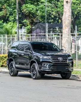 Fortuner 2.8 gr sport 2022 hitam black fortuner 2023 GR luxury jual Bu