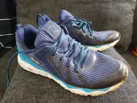 Sepatu Running League