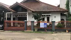 Rumah Dekat Stasiun Di Cimanggu Hadap Selatan