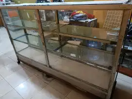 Di jual etalase
