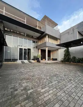 Disewakan perkantoran di kemang Jakarta Selatan 3 lantai + Basement
