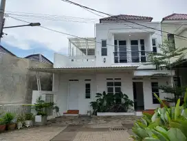 Dijual Rumah 2 Lantai 3 Kamar Tidur Dekat Stasiun KRL Depok Baru