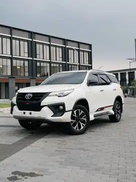 TOYOTA FORTUNER VRZ TRD AT SOLAR 2019 - DP 19JT