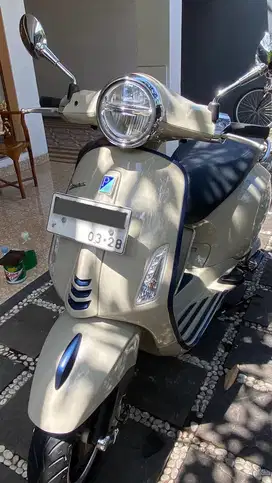 Vespa Primavera iGet 150 ABS (KM rendah)