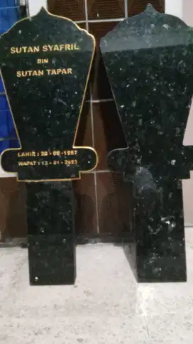 Batu nisan grafir