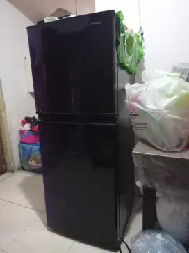 Sharp Kulkas dua pintu