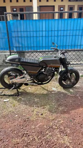 Di jual motor thunder GS 250 cc body custom