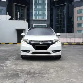 TDP : 5 jt Honda HRV 1.8 Prestige At 2015 Putih