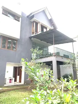 Rumah Lux View Danau di Tatar Pitaloka, Kota Baru Parahyangan
