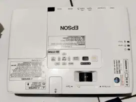 Jual Proyektor Epson 1776W – Kualitas Gambar Tajam & Mudah Dibawa