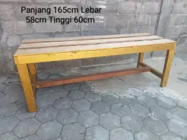 Bangku Panjang Masih Utuh