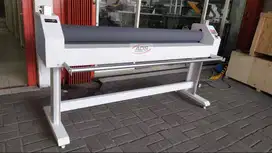 MESIN LAMINASI PANAS MANUAL DENGAN SISTEM PNEUMATIC UKURAN 1,6M