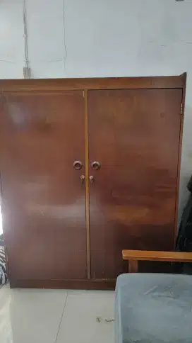 Lemari Jati tus