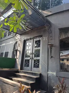 Rumah Luas Depan Jalan Raya Strategis Di Pulo Jakarta Selatan