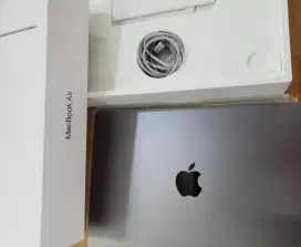 MacBook Air M3 2024 RAM8/256GB iBox Mulus CC 13