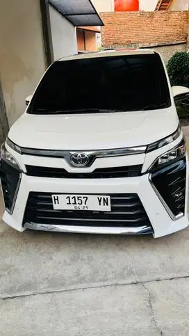 Toyota Voxy 2019 AT