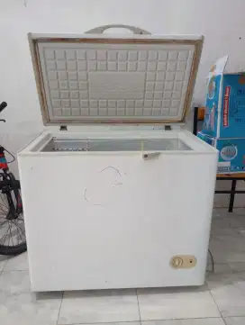 Frezer sharp 200 ltr