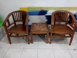 Dijual 2 unit Kursi Kayu Jati + 1 unit Meja Kaca Kayu Jati