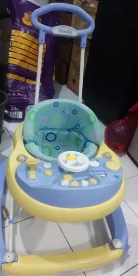 baby walker bekas