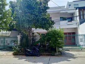 Rumah 2 Lantai di Rajawali Selatan, Hanya 14 Menit ke Tol Ancol Barat